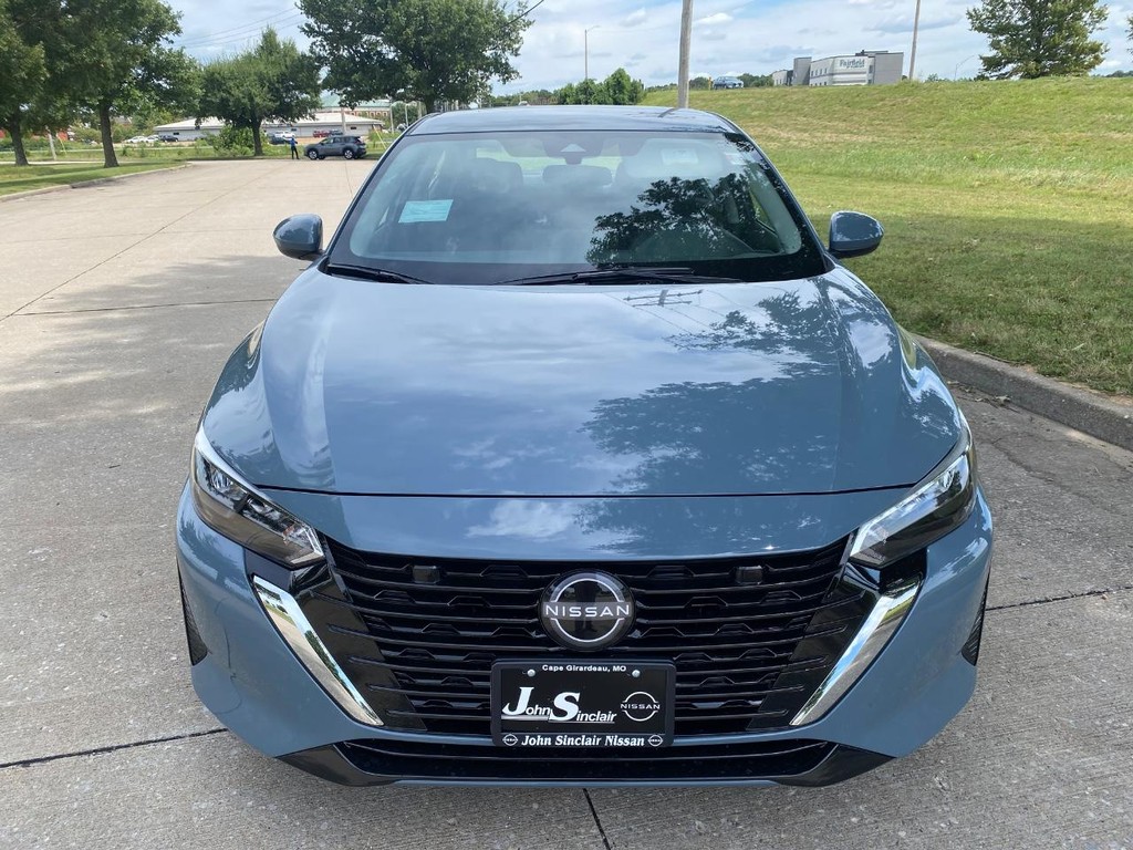 Nissan Sentra Vehicle Full-screen Gallery Image 13