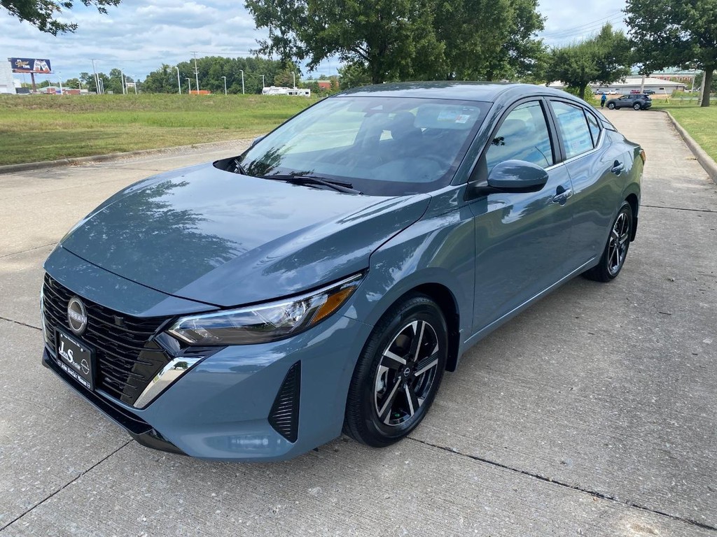 Nissan Sentra Vehicle Full-screen Gallery Image 14