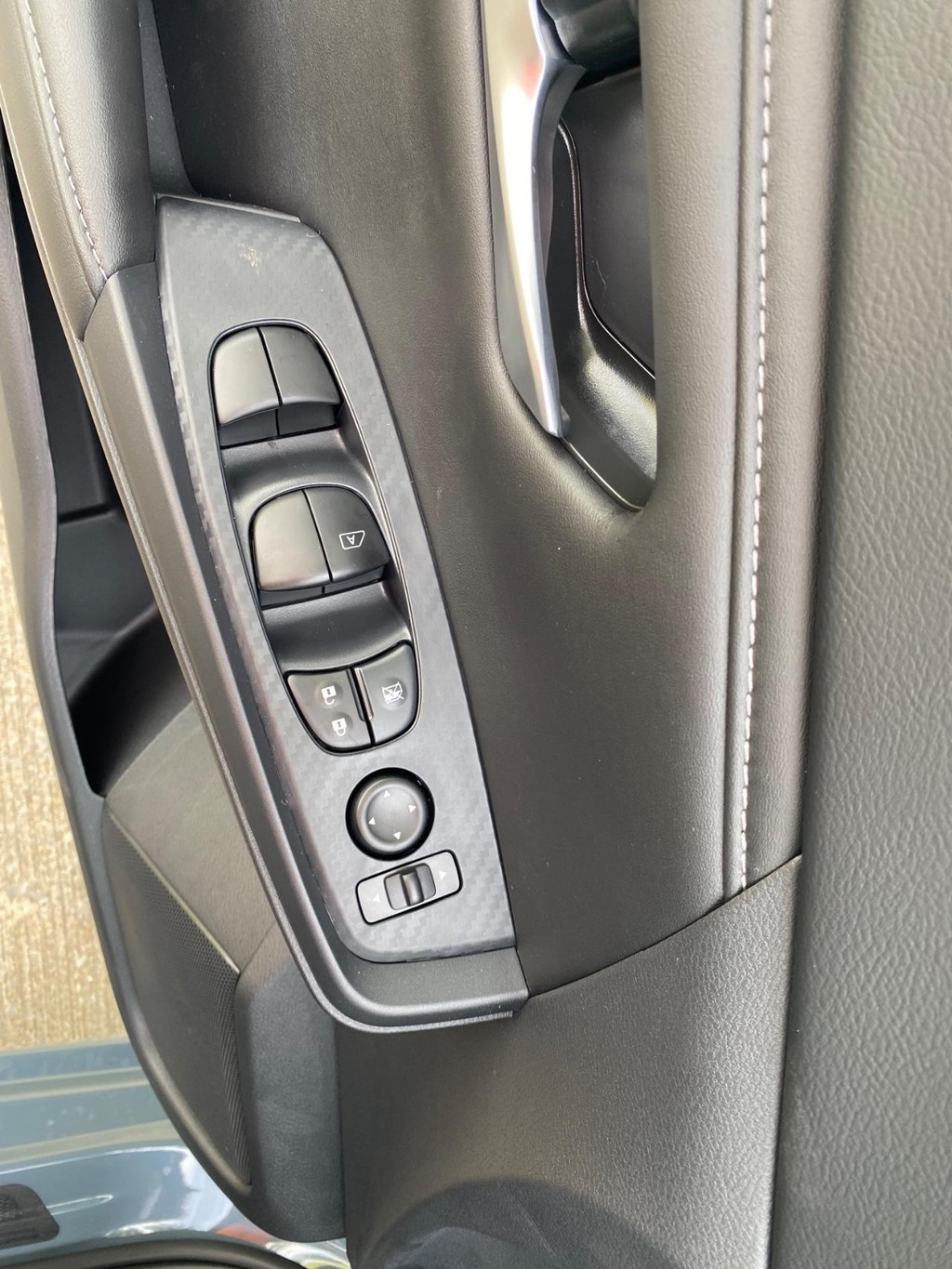 Nissan Sentra Vehicle Full-screen Gallery Image 16