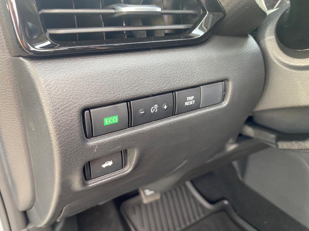 Nissan Sentra Vehicle Full-screen Gallery Image 17