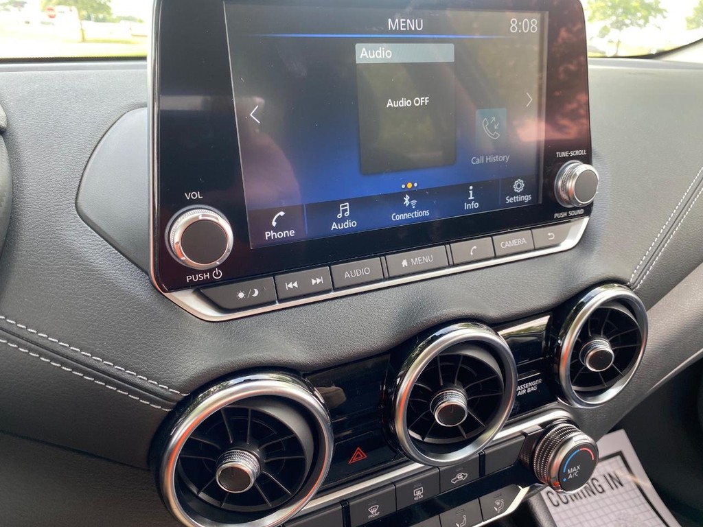 Nissan Sentra Vehicle Full-screen Gallery Image 04