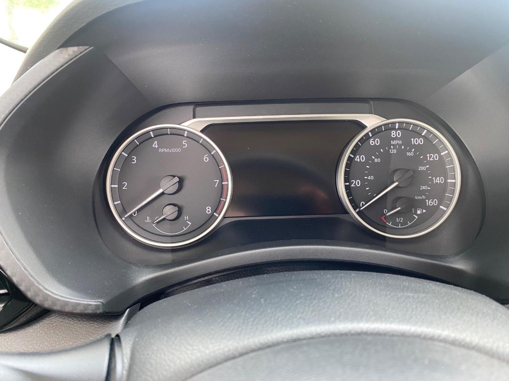 Nissan Sentra Vehicle Full-screen Gallery Image 08