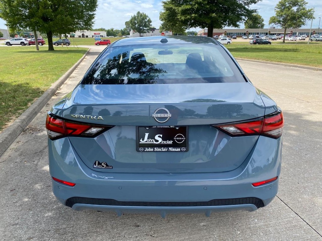 Nissan Sentra Vehicle Full-screen Gallery Image 16