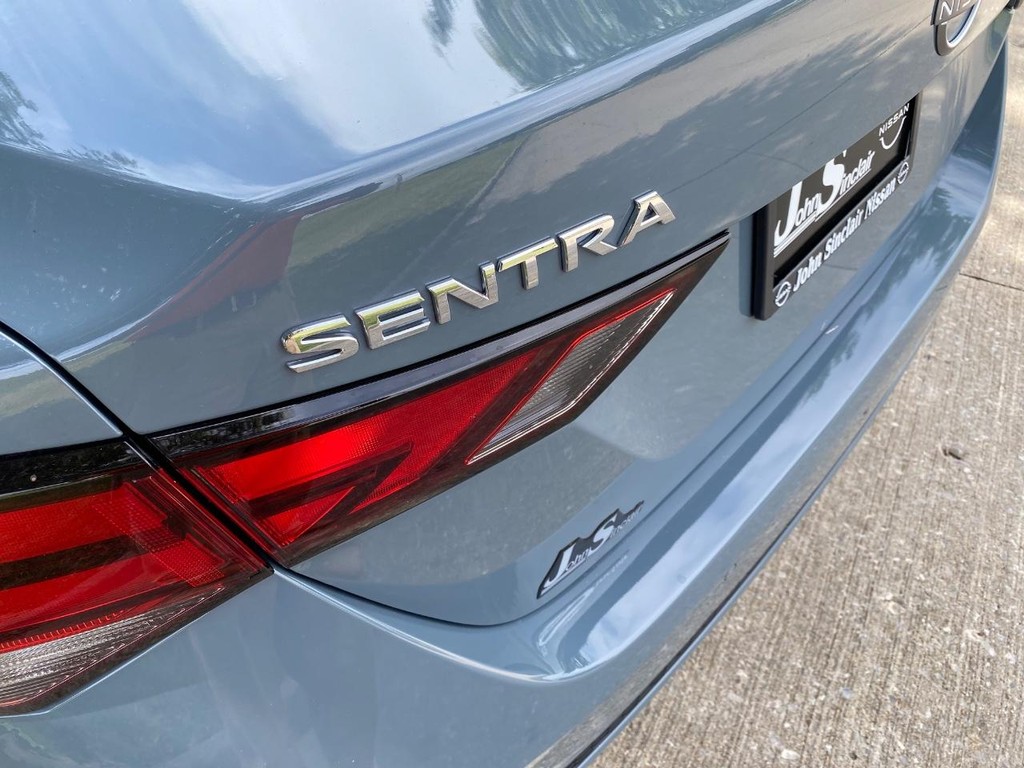 Nissan Sentra Vehicle Full-screen Gallery Image 17