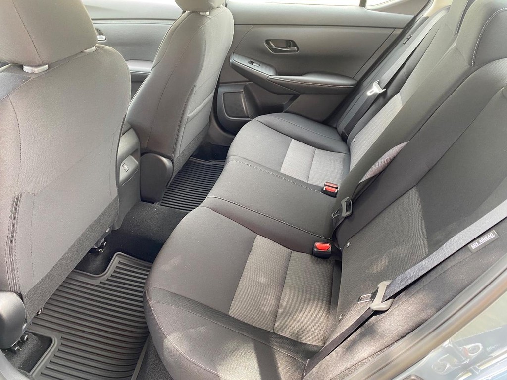 Nissan Sentra Vehicle Full-screen Gallery Image 20