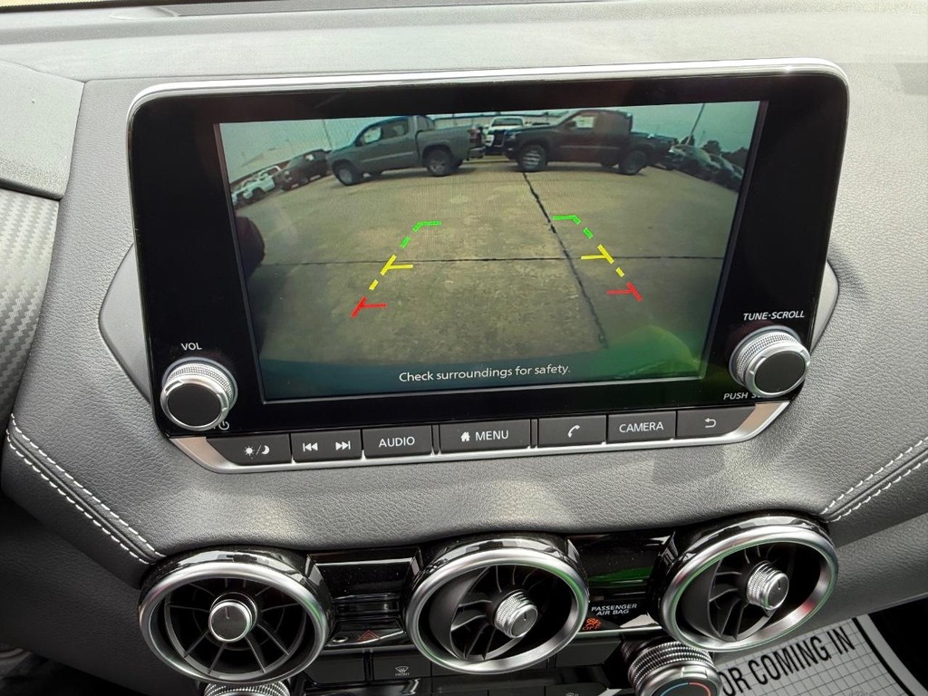 Nissan Sentra Vehicle Full-screen Gallery Image 02