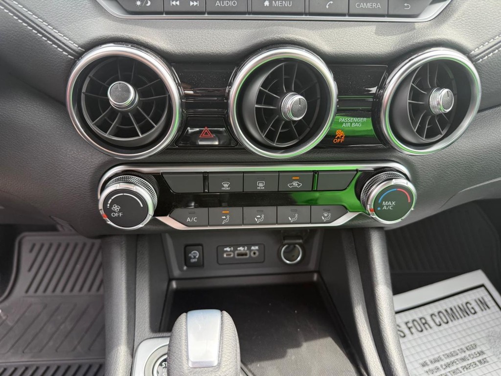 Nissan Sentra Vehicle Full-screen Gallery Image 06