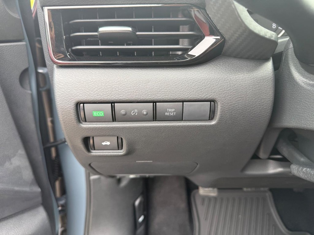 Nissan Sentra Vehicle Full-screen Gallery Image 10