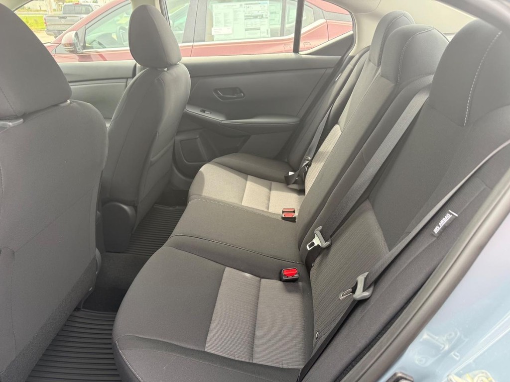 Nissan Sentra Vehicle Full-screen Gallery Image 13