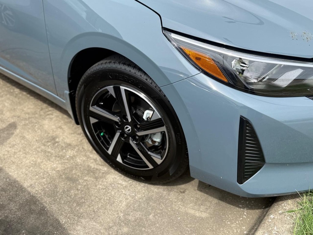 Nissan Sentra Vehicle Full-screen Gallery Image 15