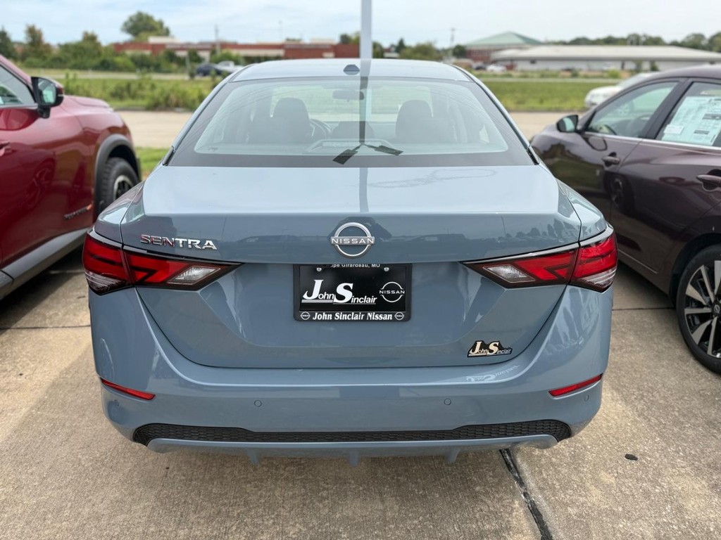 Nissan Sentra Vehicle Full-screen Gallery Image 17