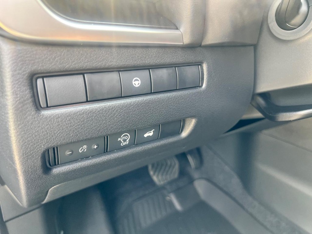 Nissan Rogue Vehicle Full-screen Gallery Image 10