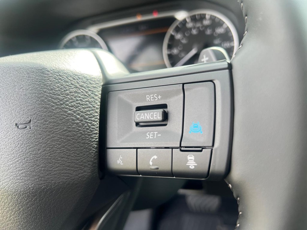 Nissan Rogue Vehicle Full-screen Gallery Image 12