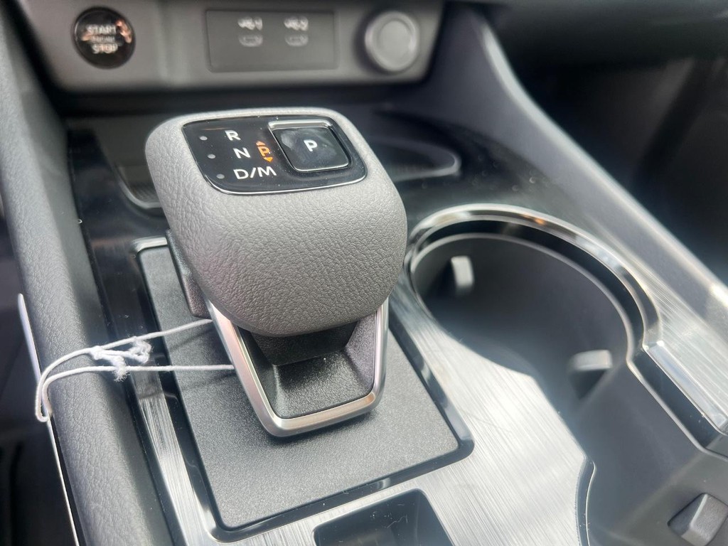 Nissan Rogue Vehicle Full-screen Gallery Image 16