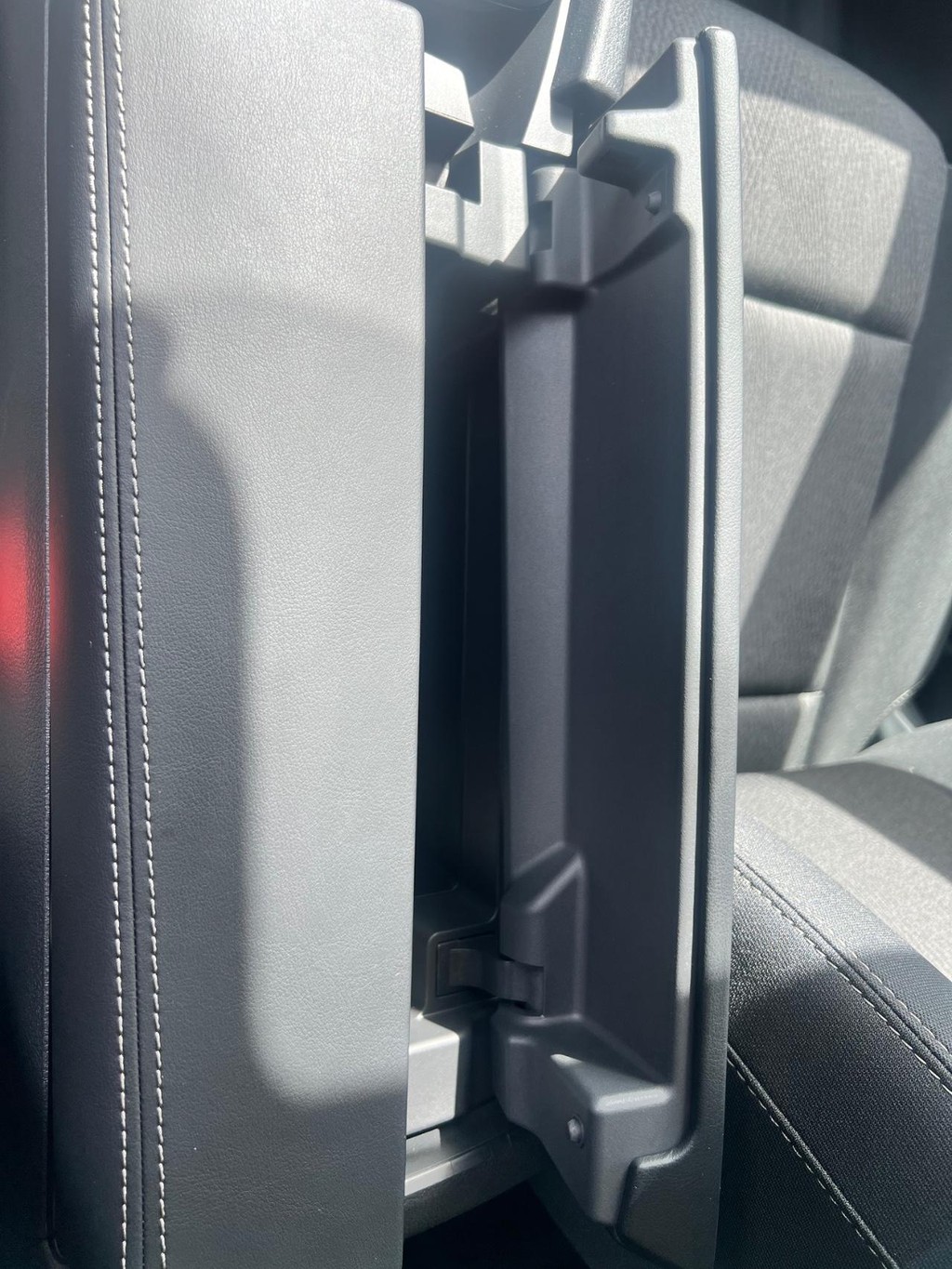 Nissan Rogue Vehicle Full-screen Gallery Image 19