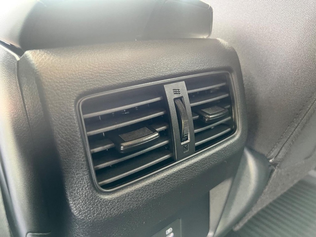 Nissan Rogue Vehicle Full-screen Gallery Image 21