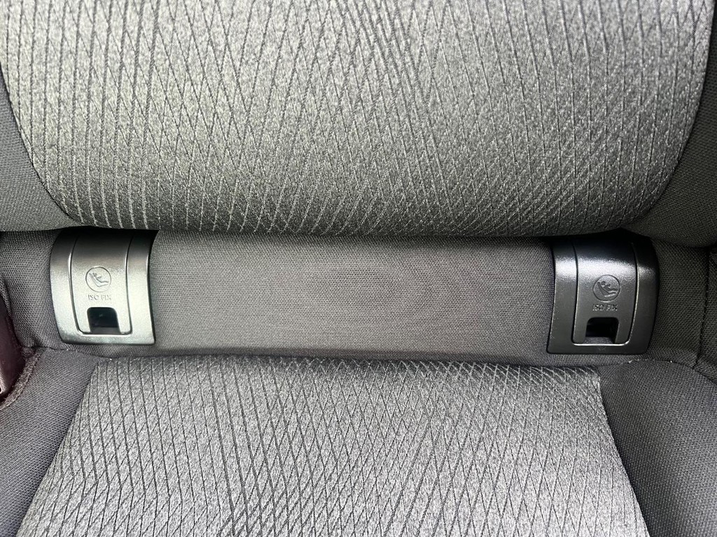 Nissan Rogue Vehicle Full-screen Gallery Image 23