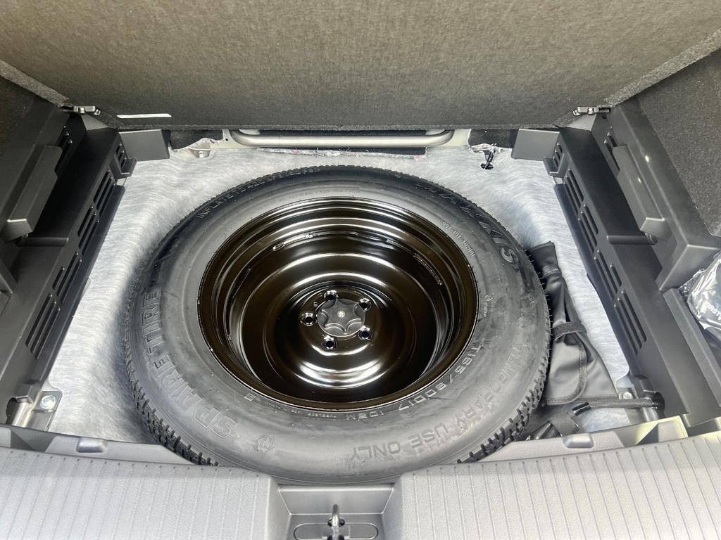 Nissan Rogue Vehicle Full-screen Gallery Image 27