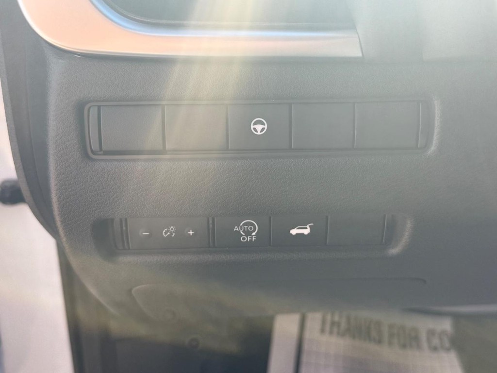 Nissan Rogue Vehicle Full-screen Gallery Image 13