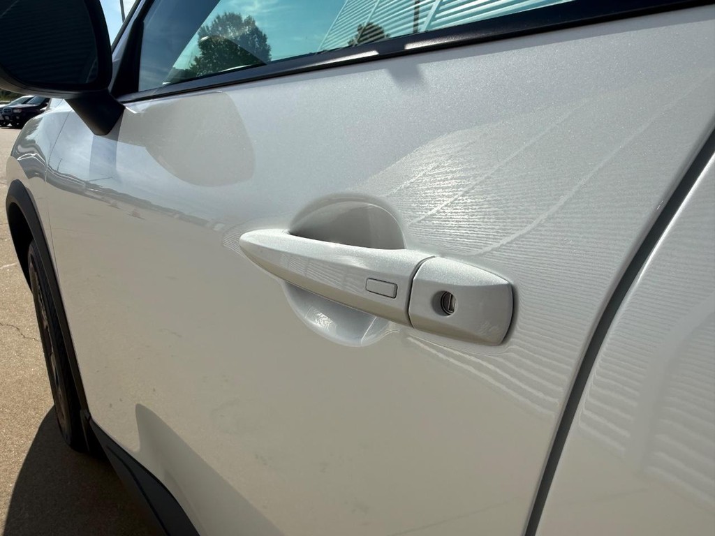 Nissan Rogue Vehicle Full-screen Gallery Image 16