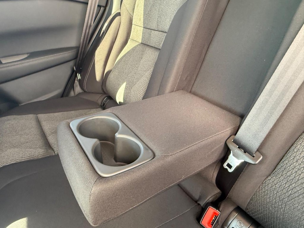 Nissan Rogue Vehicle Full-screen Gallery Image 19