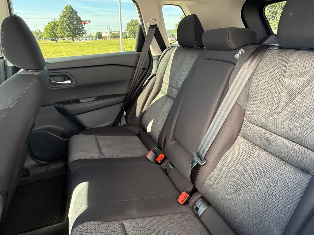 Nissan Rogue Vehicle Full-screen Gallery Image 20