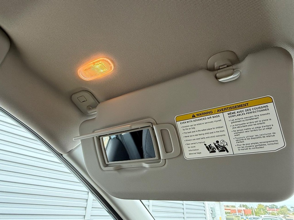 Nissan Rogue Vehicle Full-screen Gallery Image 04