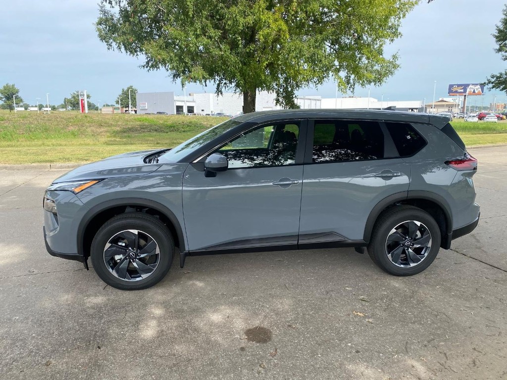Nissan Rogue Vehicle Full-screen Gallery Image 02