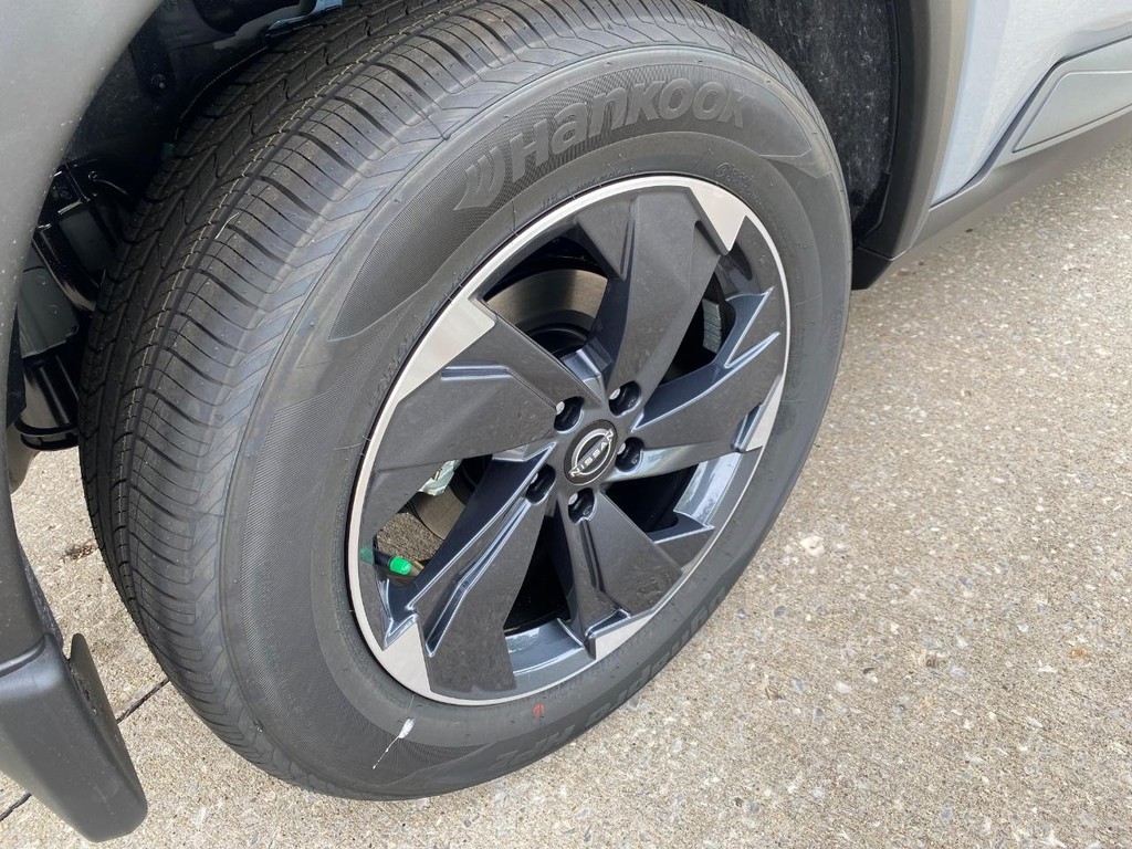 Nissan Rogue Vehicle Full-screen Gallery Image 12