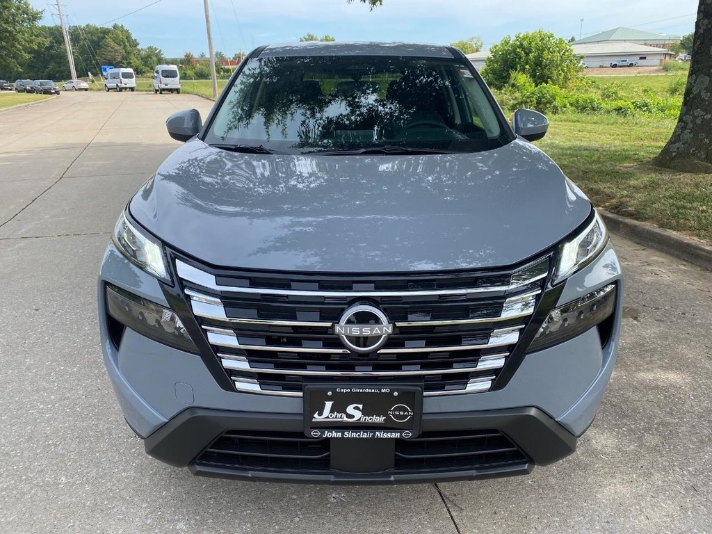 Nissan Rogue Vehicle Full-screen Gallery Image 15