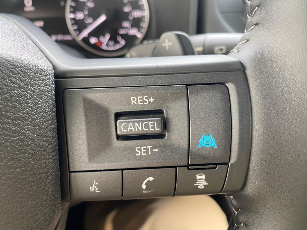 Nissan Rogue Vehicle Full-screen Gallery Image 18