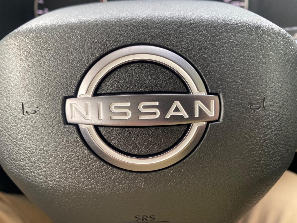 Nissan Rogue Vehicle Full-screen Gallery Image 19