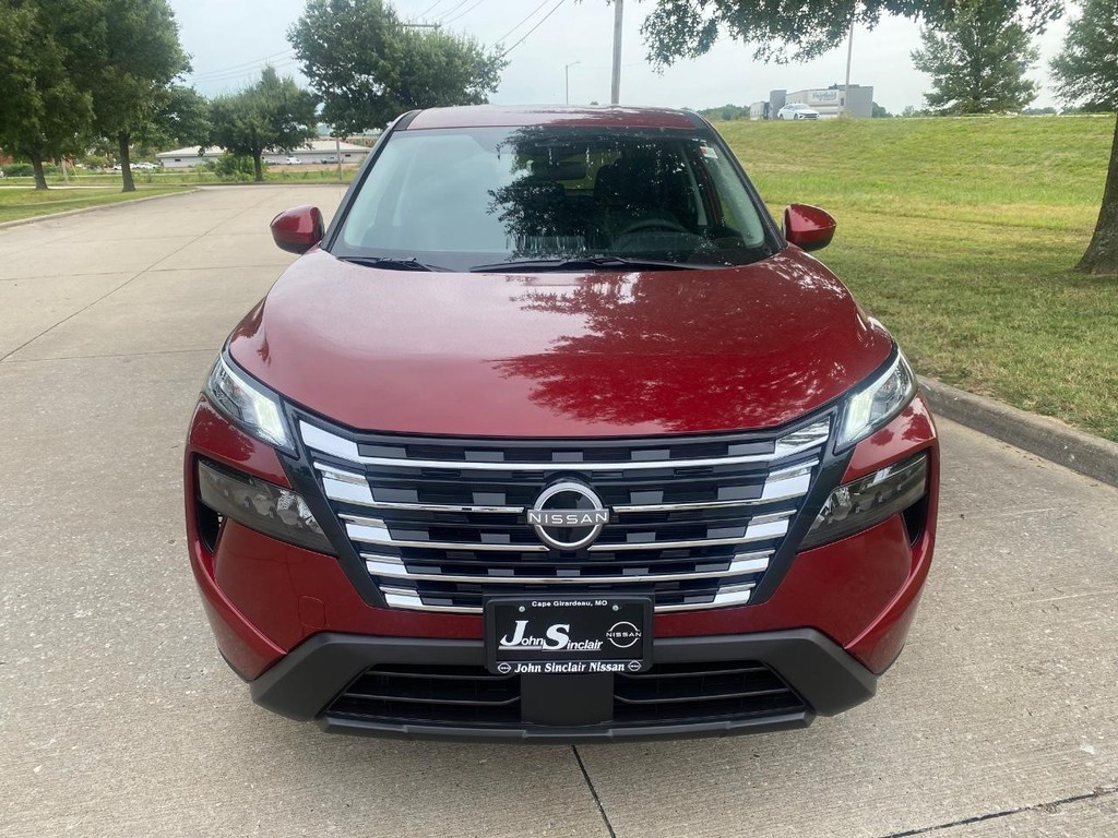 Nissan Rogue Vehicle Full-screen Gallery Image 02