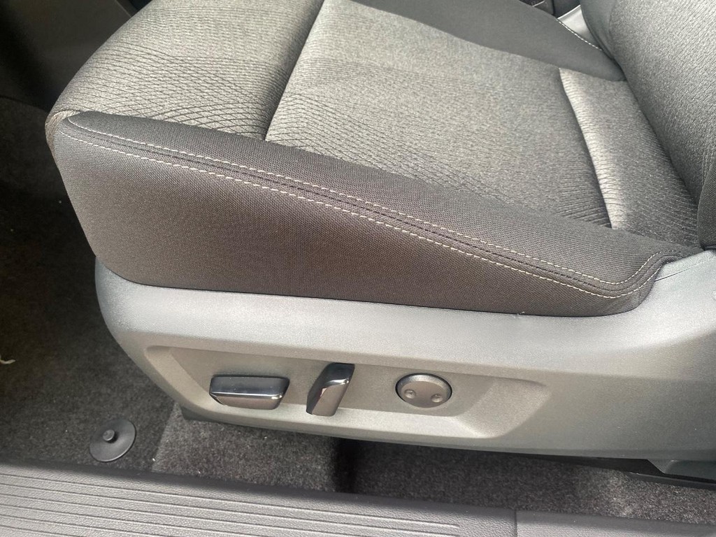 Nissan Rogue Vehicle Full-screen Gallery Image 10