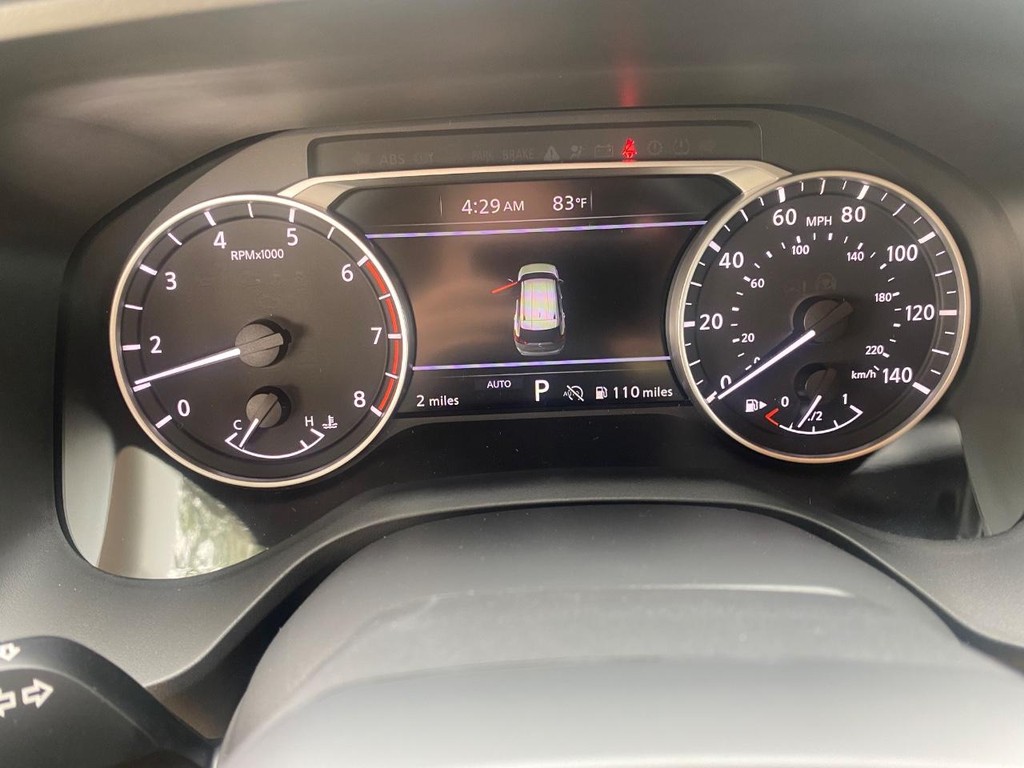 Nissan Rogue Vehicle Full-screen Gallery Image 13