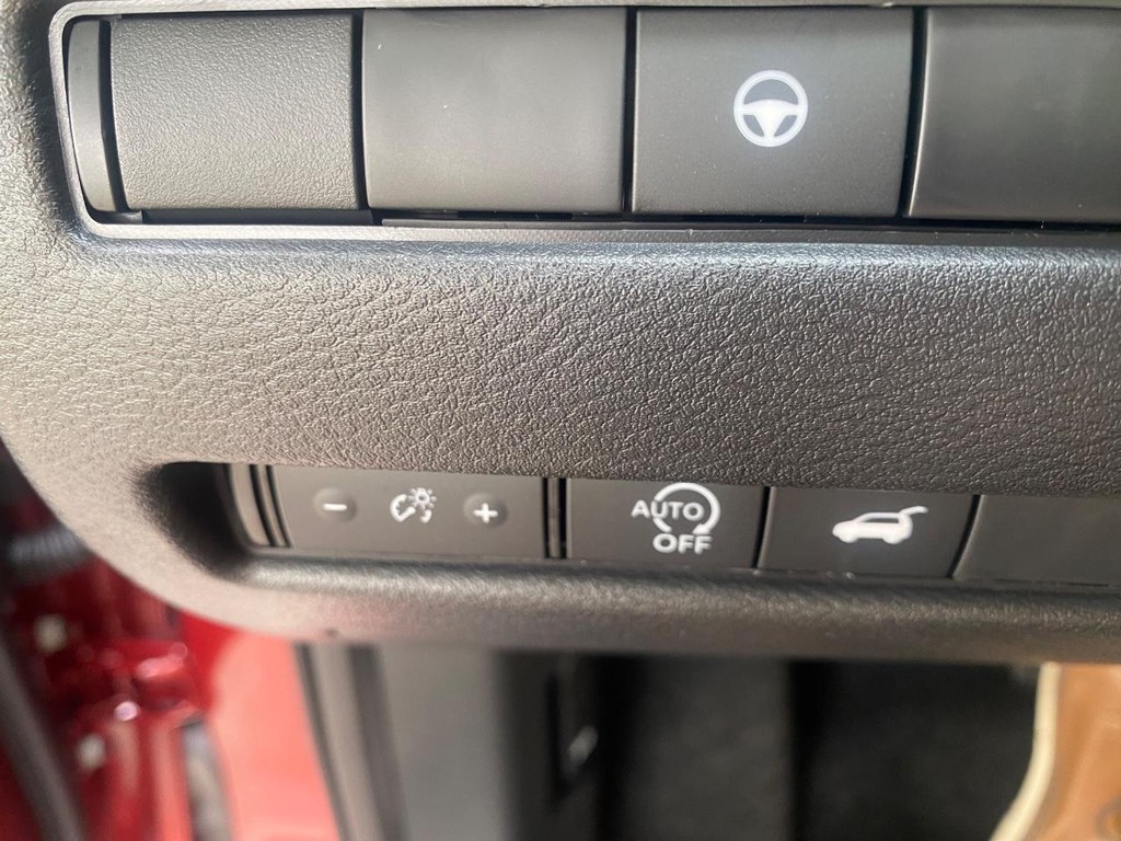 Nissan Rogue Vehicle Full-screen Gallery Image 15