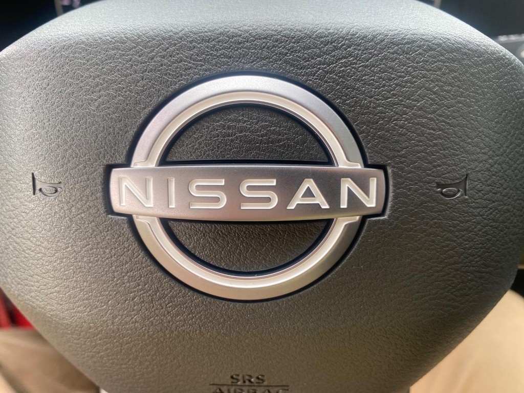 Nissan Rogue Vehicle Full-screen Gallery Image 18