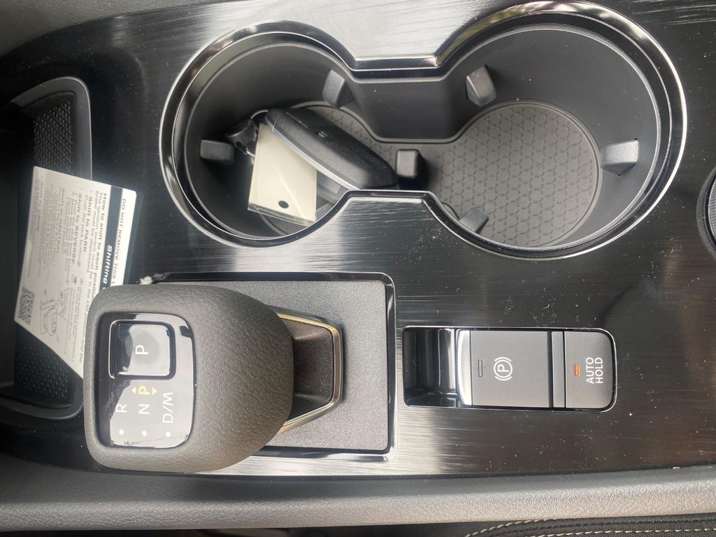 Nissan Rogue Vehicle Full-screen Gallery Image 15