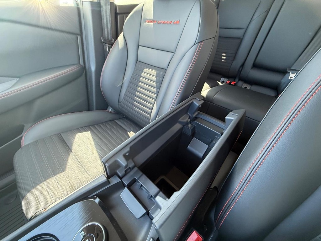 Nissan Rogue Vehicle Full-screen Gallery Image 07