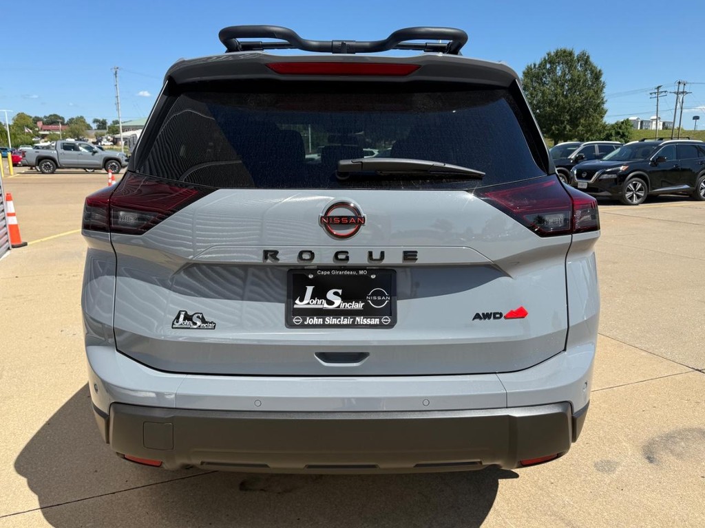 Nissan Rogue Vehicle Full-screen Gallery Image 23