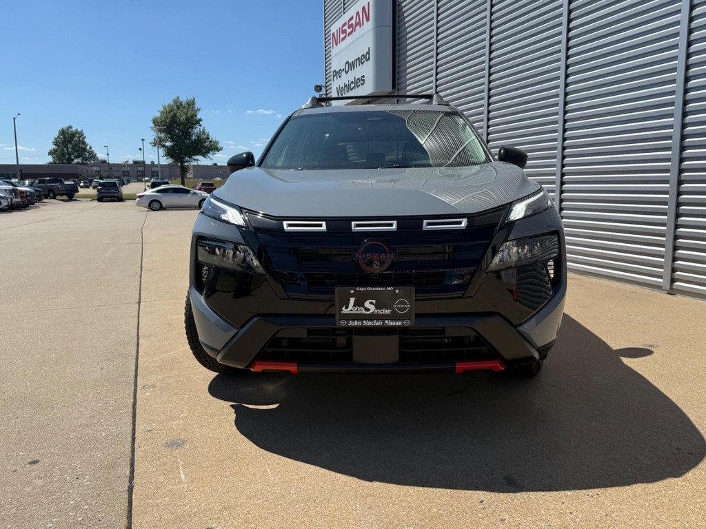 Nissan Rogue Vehicle Full-screen Gallery Image 25