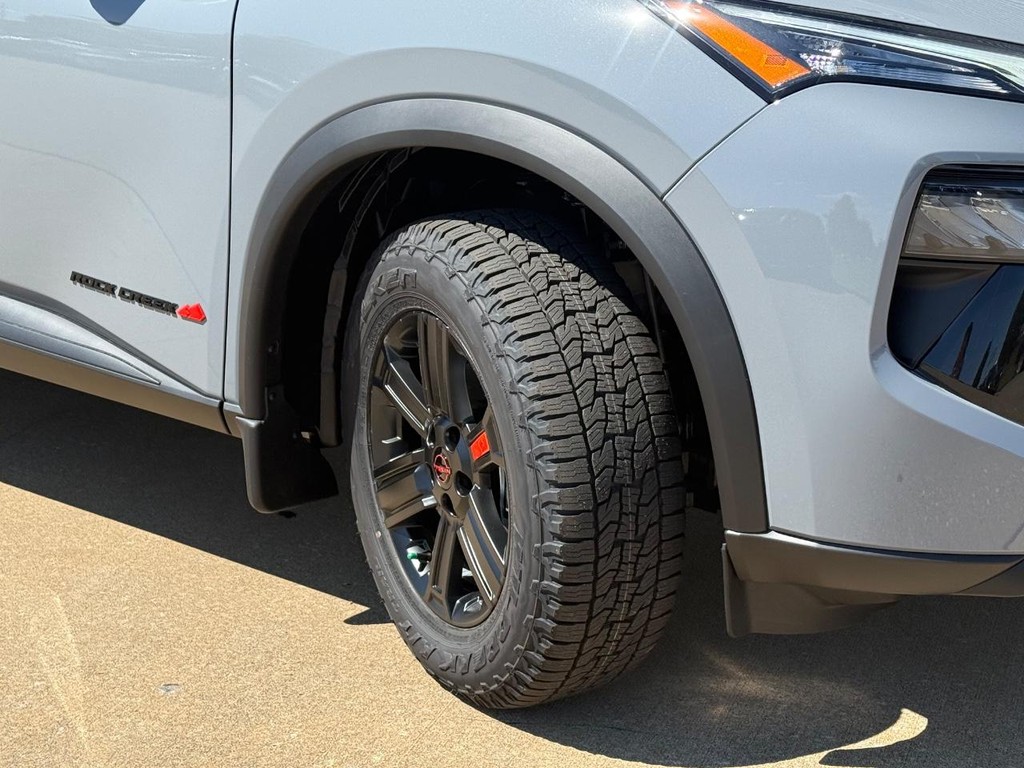 Nissan Rogue Vehicle Full-screen Gallery Image 26