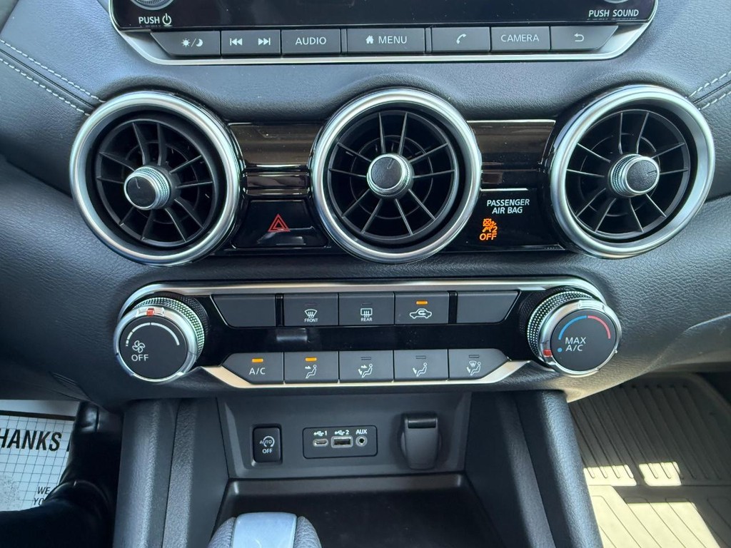 Nissan Sentra Vehicle Full-screen Gallery Image 09