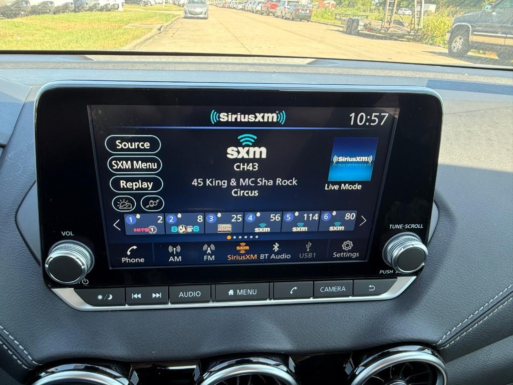 Nissan Sentra Vehicle Full-screen Gallery Image 10