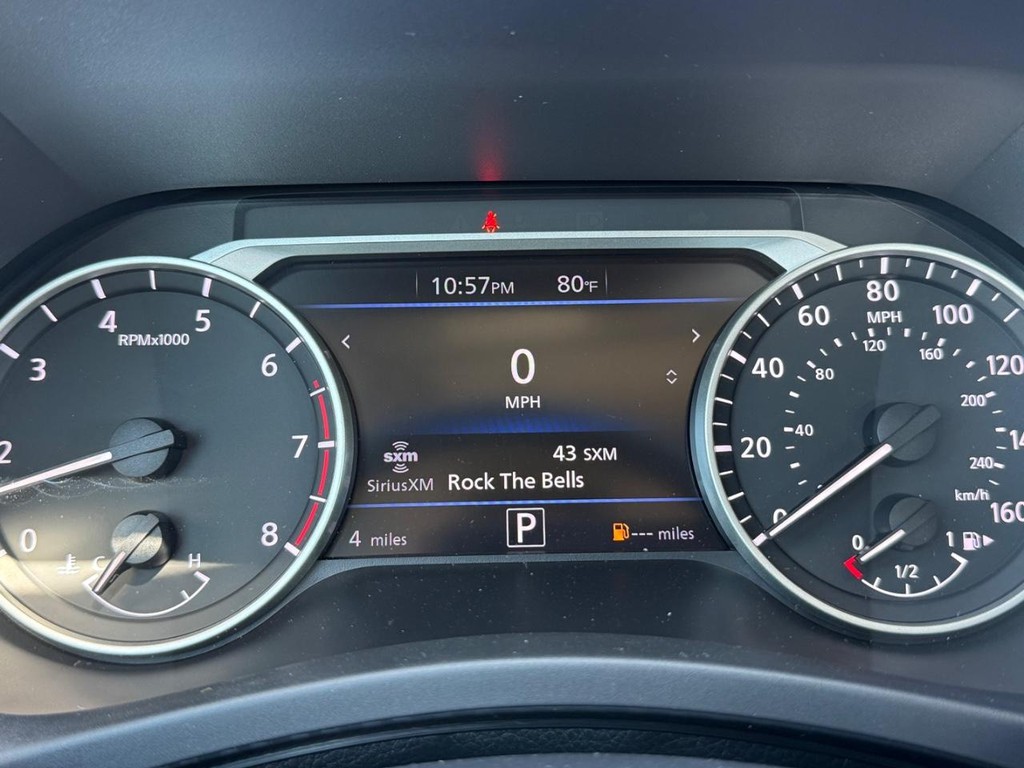 Nissan Sentra Vehicle Full-screen Gallery Image 12