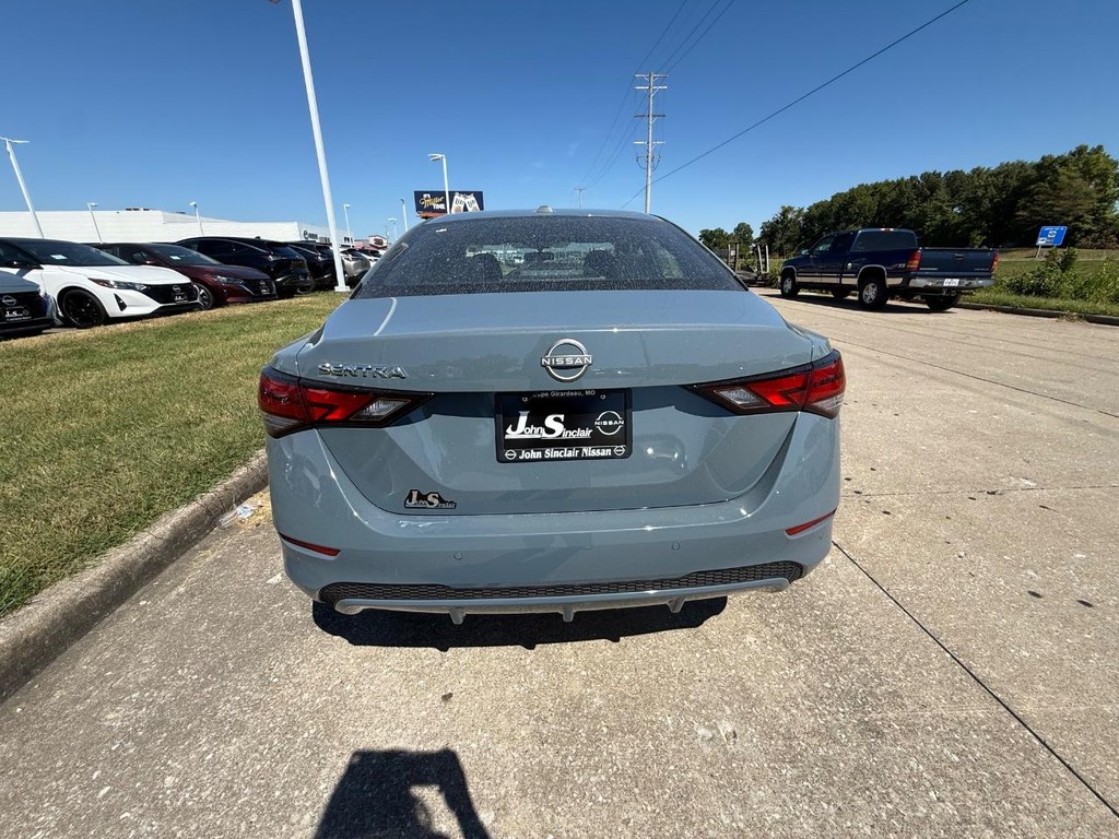 Nissan Sentra Vehicle Full-screen Gallery Image 19