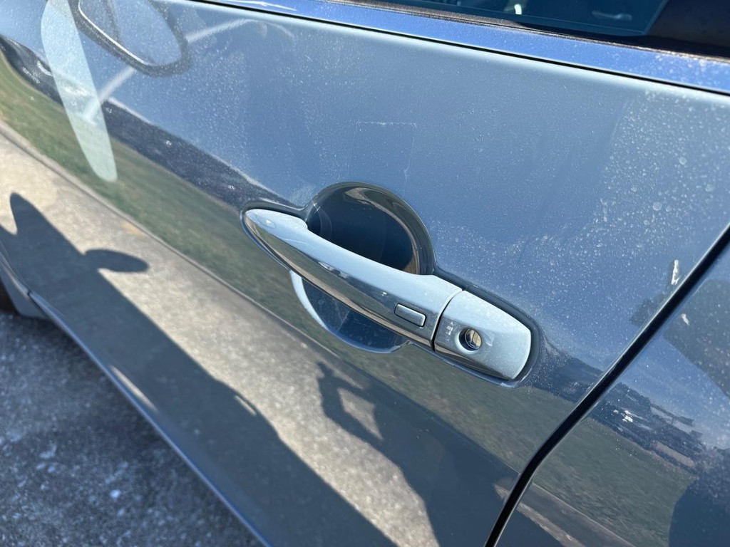 Nissan Sentra Vehicle Full-screen Gallery Image 20