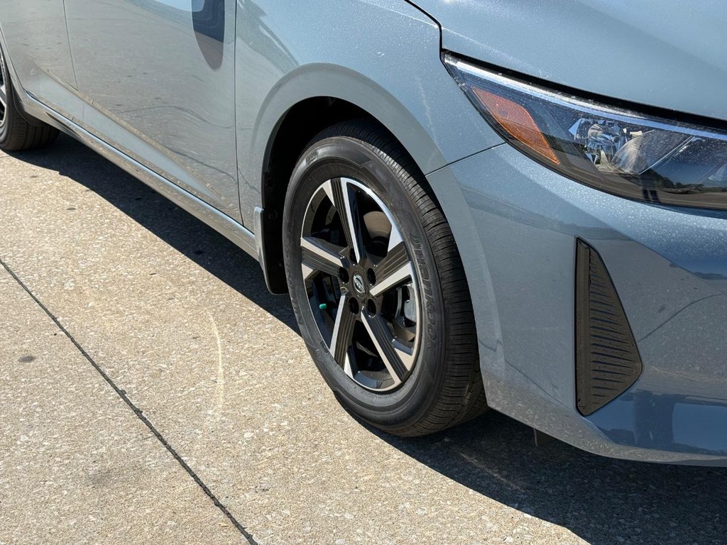 Nissan Sentra Vehicle Full-screen Gallery Image 21