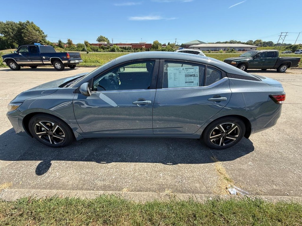 Nissan Sentra Vehicle Full-screen Gallery Image 23