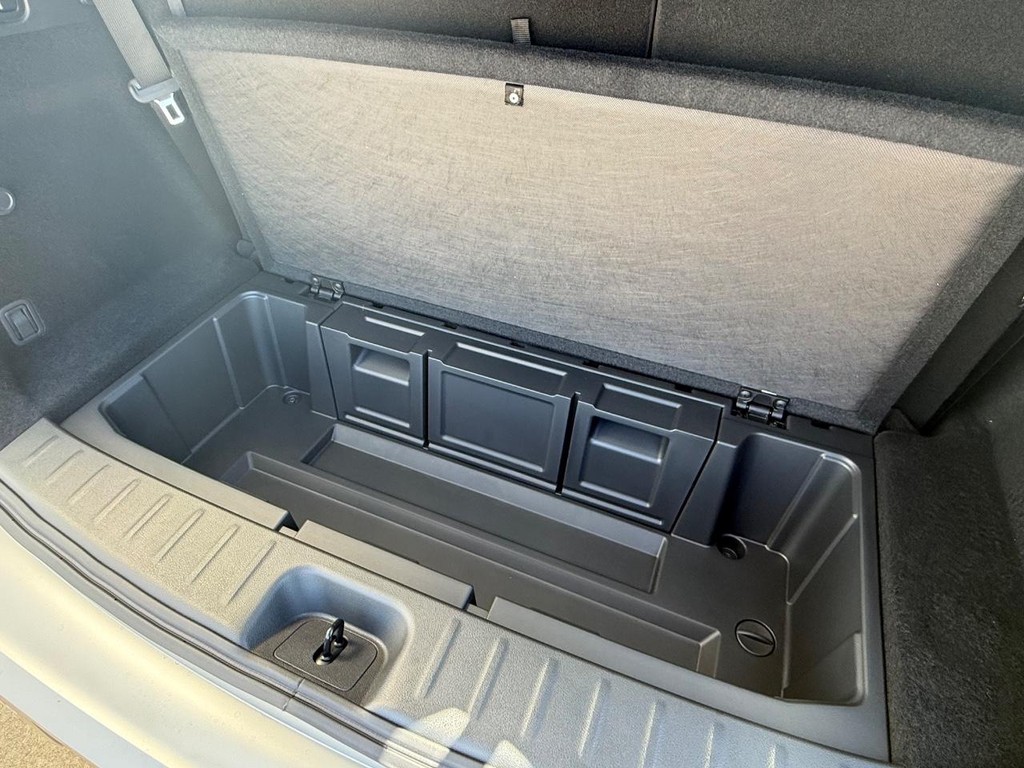 Nissan Pathfinder Vehicle Full-screen Gallery Image 07